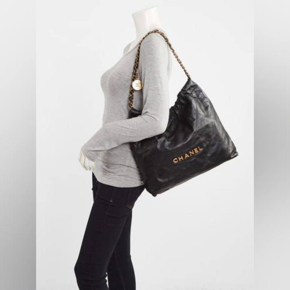 CHANEL Quilted Shiny Calfskin Leather 22 Hobo Bag Black - Picture 6 of 15